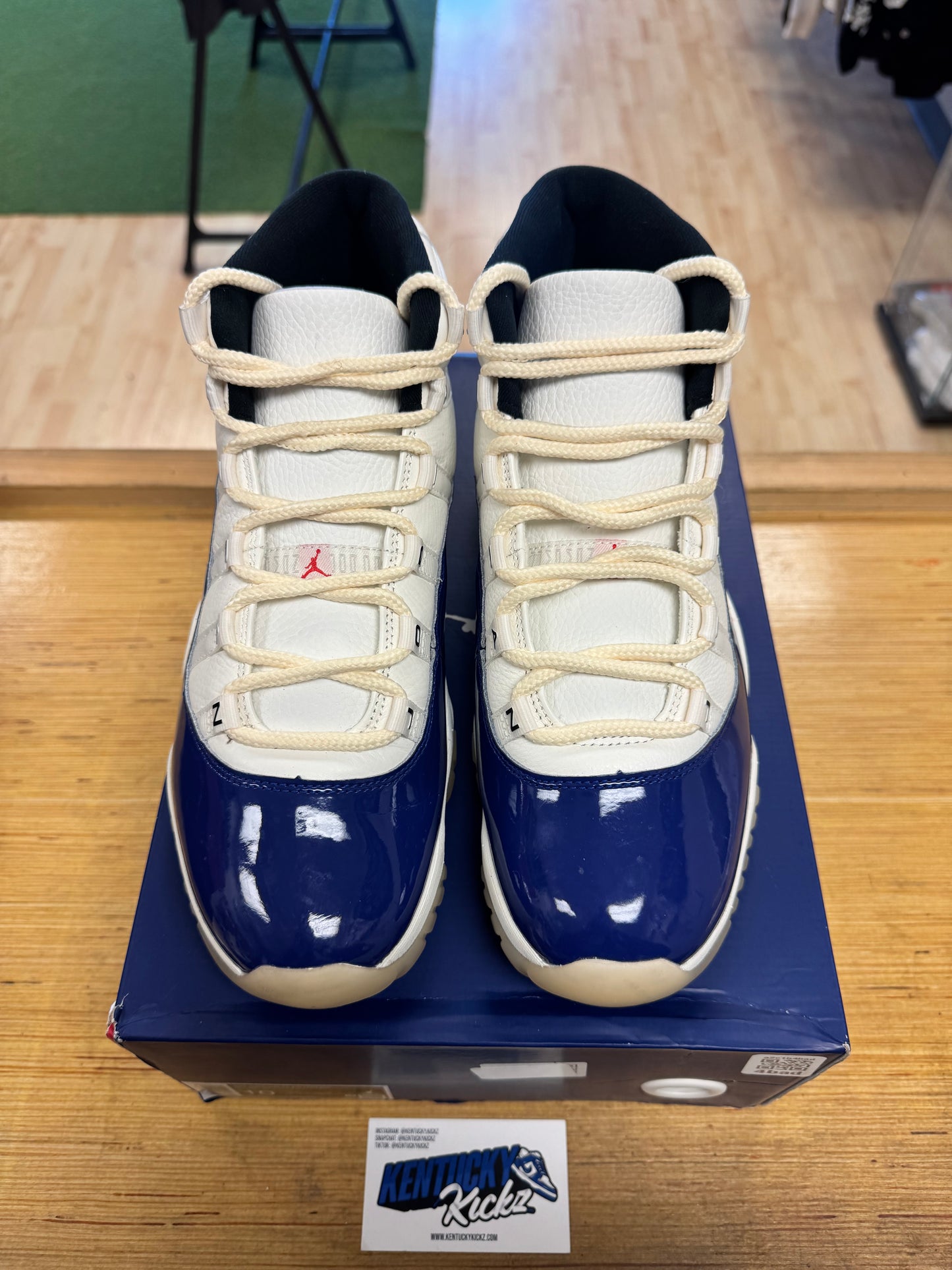 Jordan 11 Retro “Rare Air” (Sz 10)
