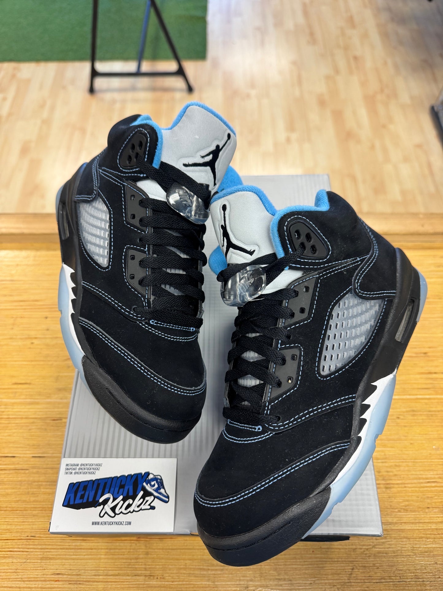 Jordan 5 Retro “Black University Blue” 2026 (Sz 6Y)