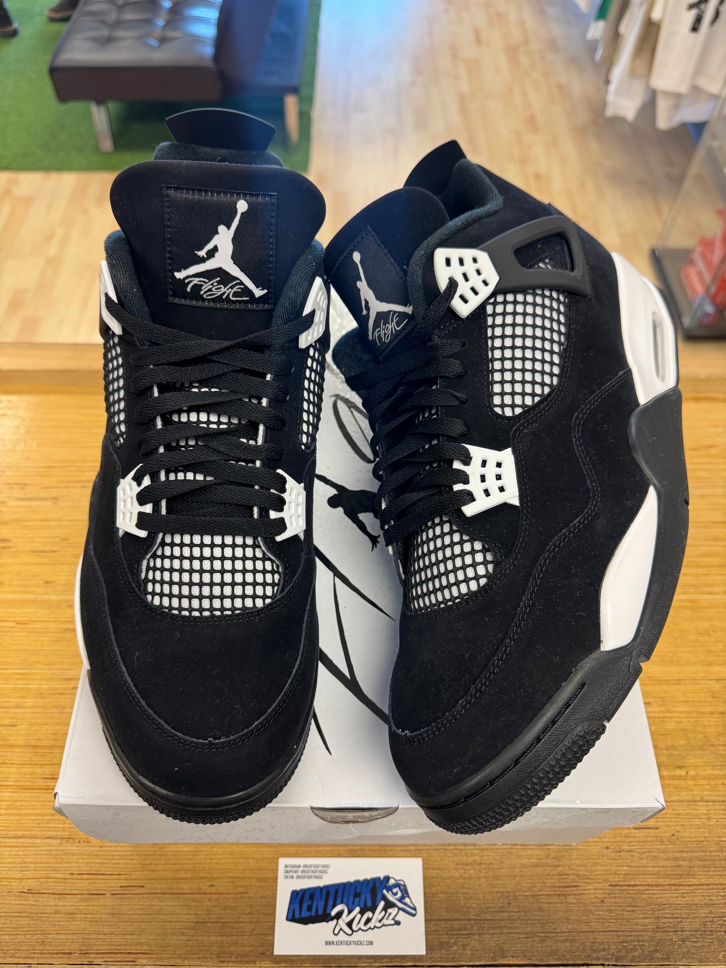 Jordan 4 Retro “White Thunder” (Sz 15)