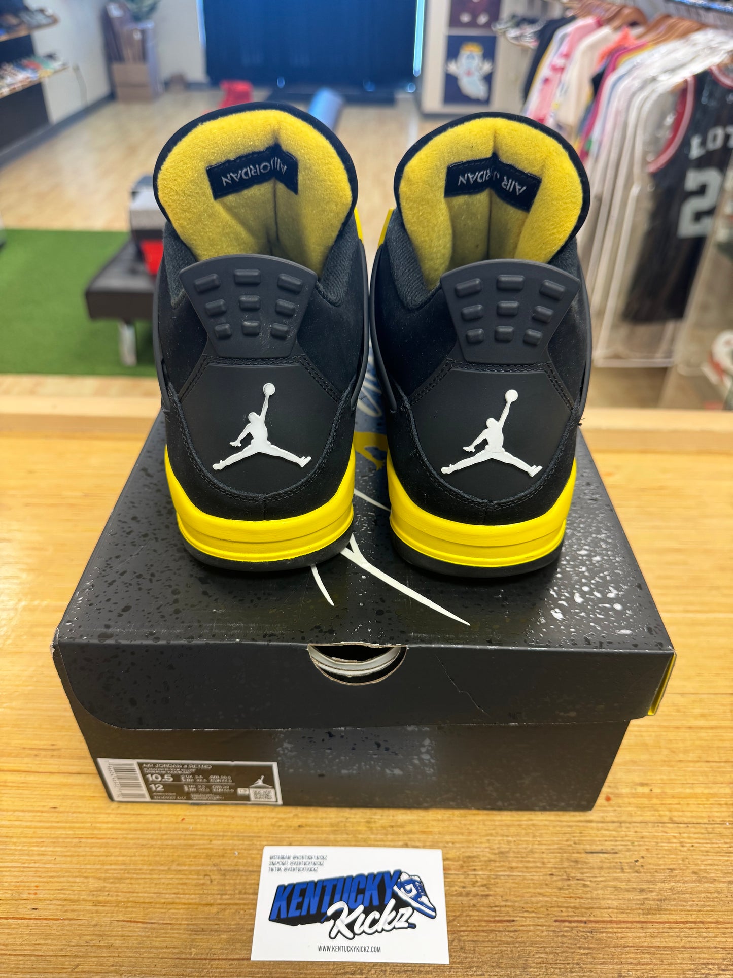 Jordan 4 Retro “Thunder” 2023 (Sz 10.5)