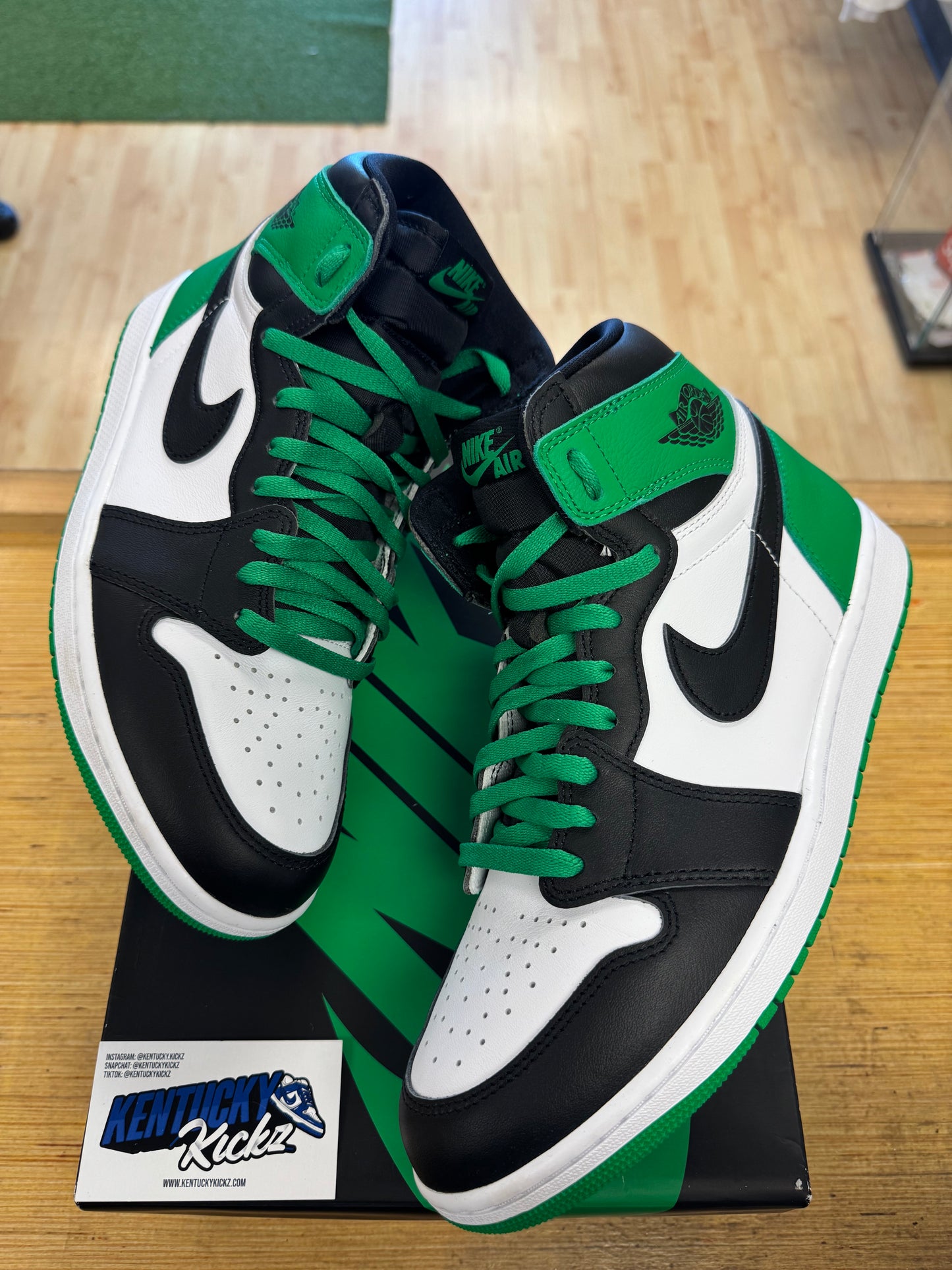 Jordan 1 Retro “Lucky Green” (Sz 11)