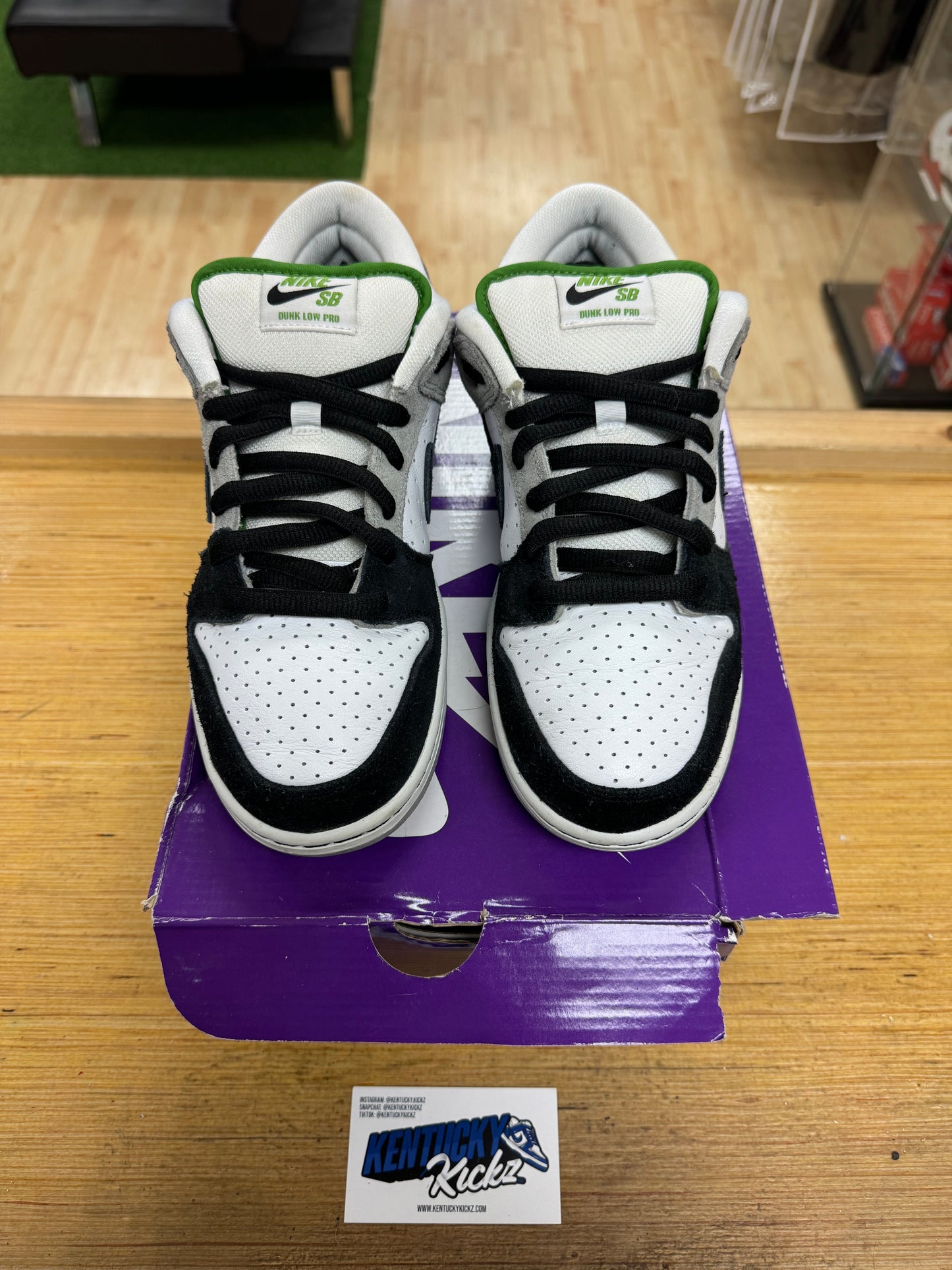 SB Dunk Low “Chlorophyll” (Sz 8.5)