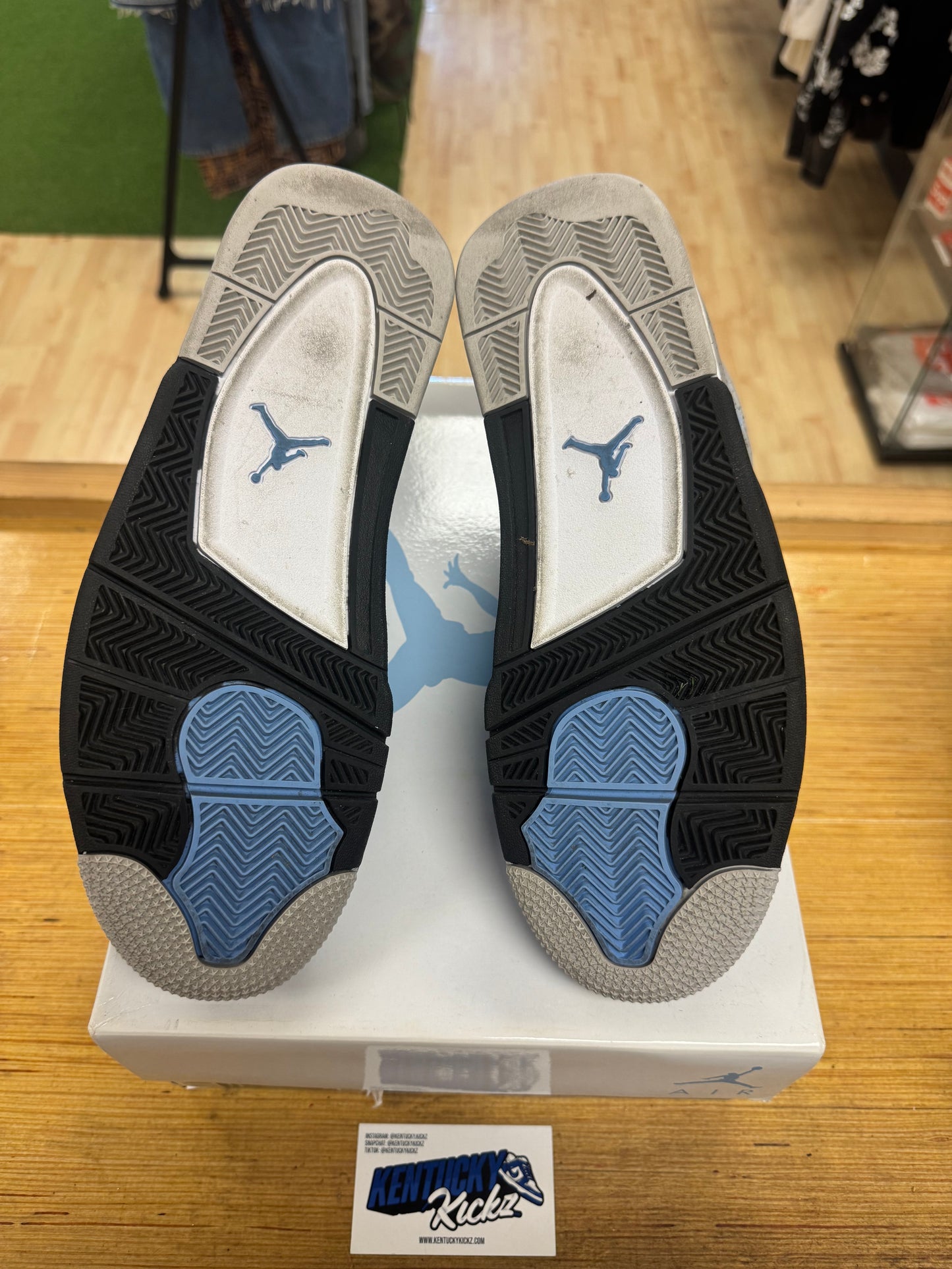 Jordan 4 Retro “University Blue” (Sz 11)