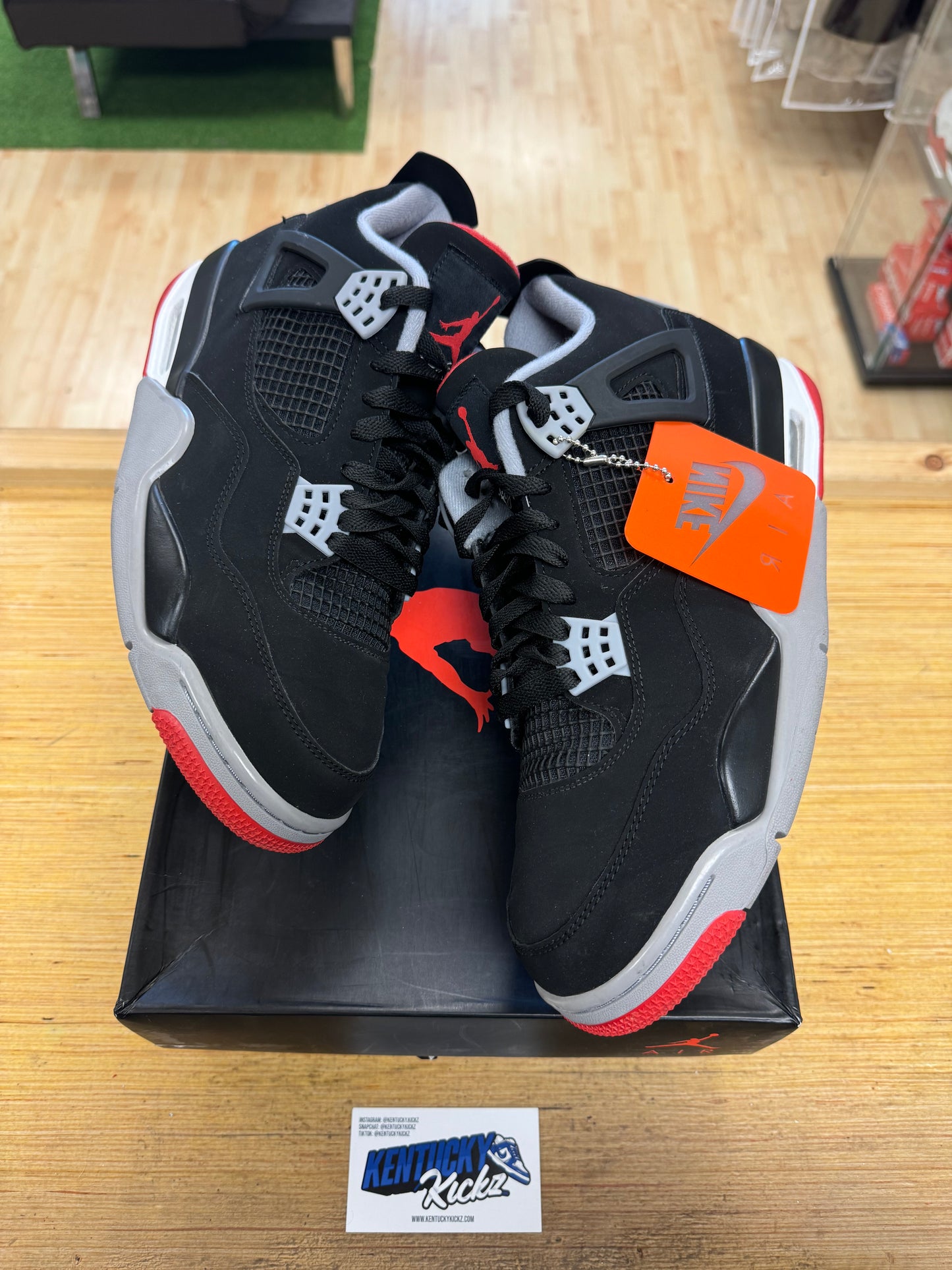 Jordan 4 Retro “Bred” 2019 (Sz 11)