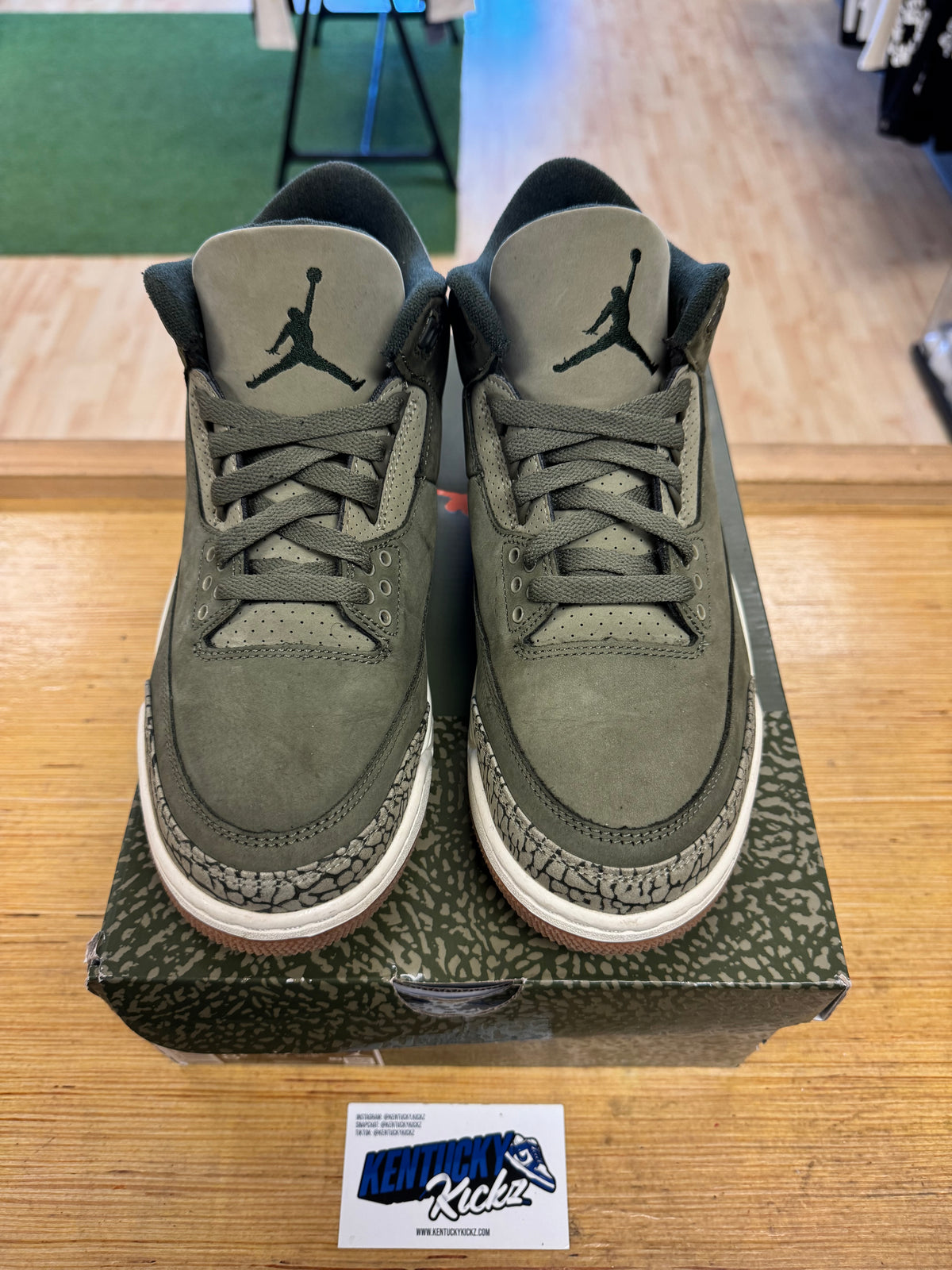Jordan 3 Retro “Family Affair” (Sz 8.5)