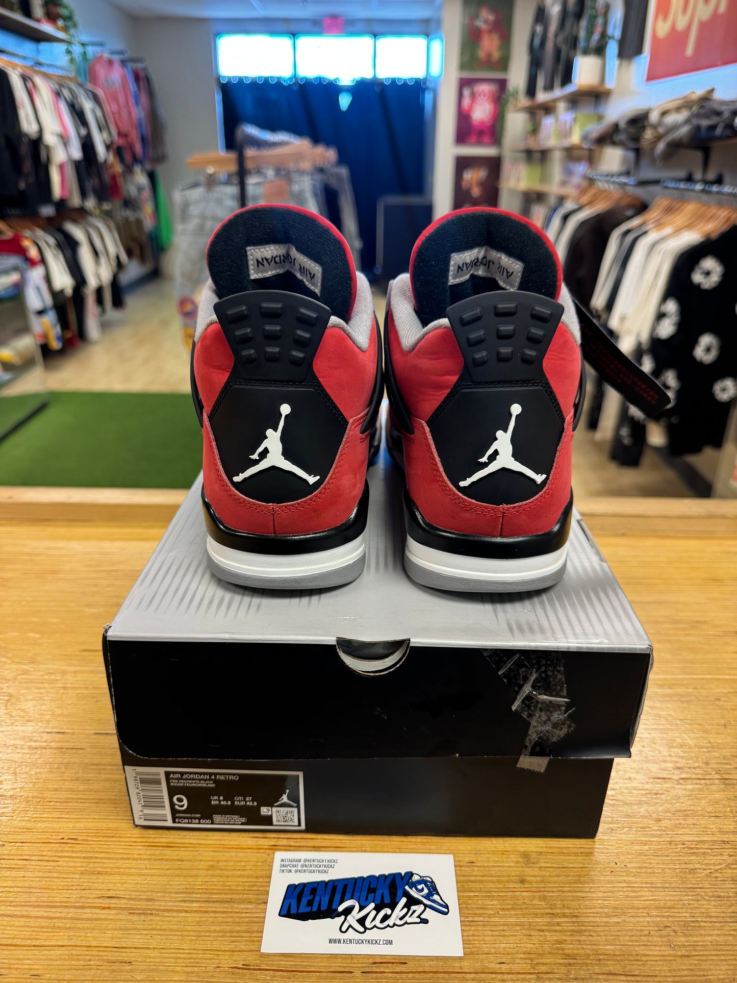 Jordan 4 Retro “Toro Bravo” 2025 (Sz 9)