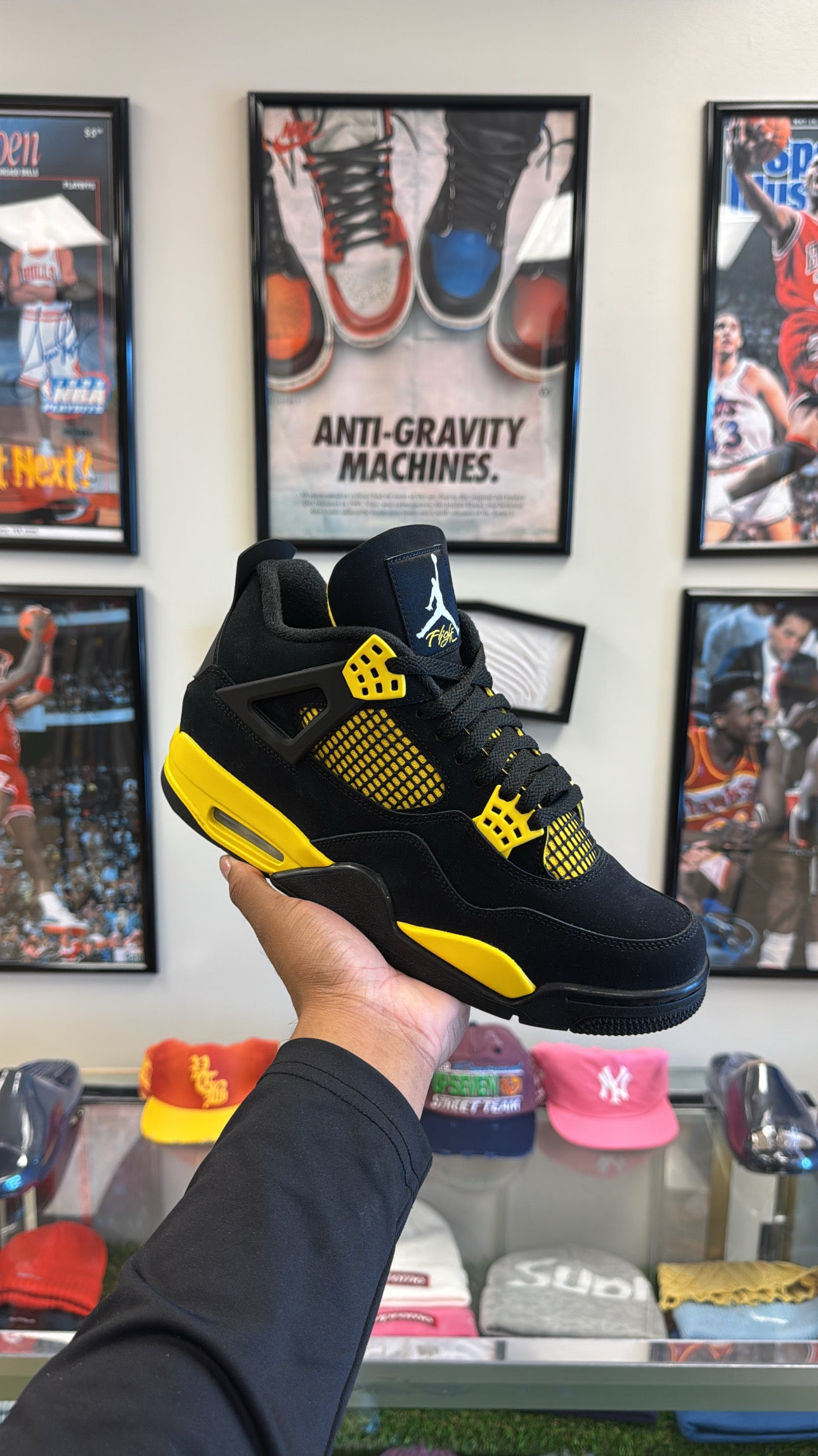 Jordan 4 Retro “Thunder” (Sz 10)