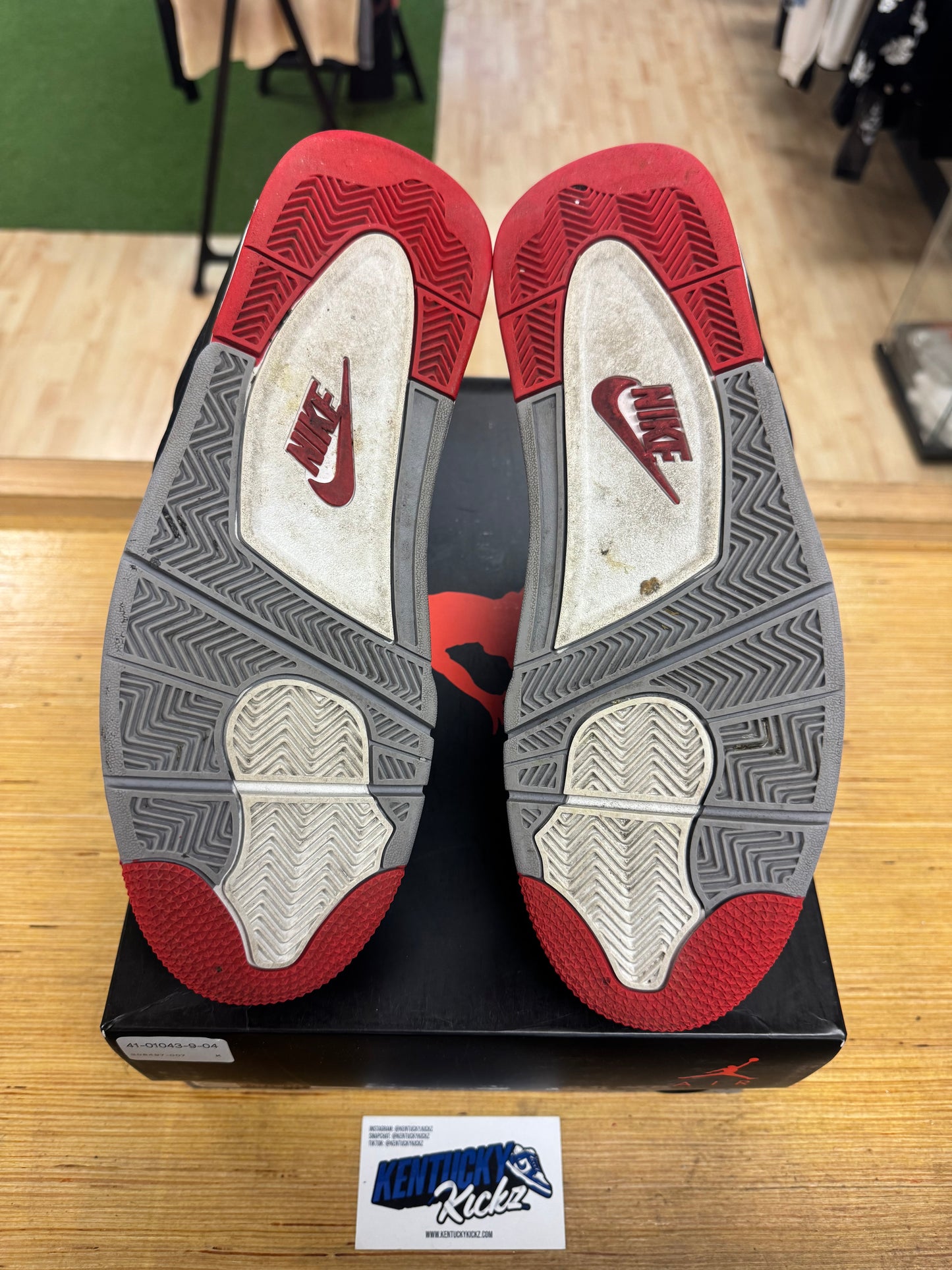 Jordan 4 Retro “Bred” 2019 (Sz 11.5)