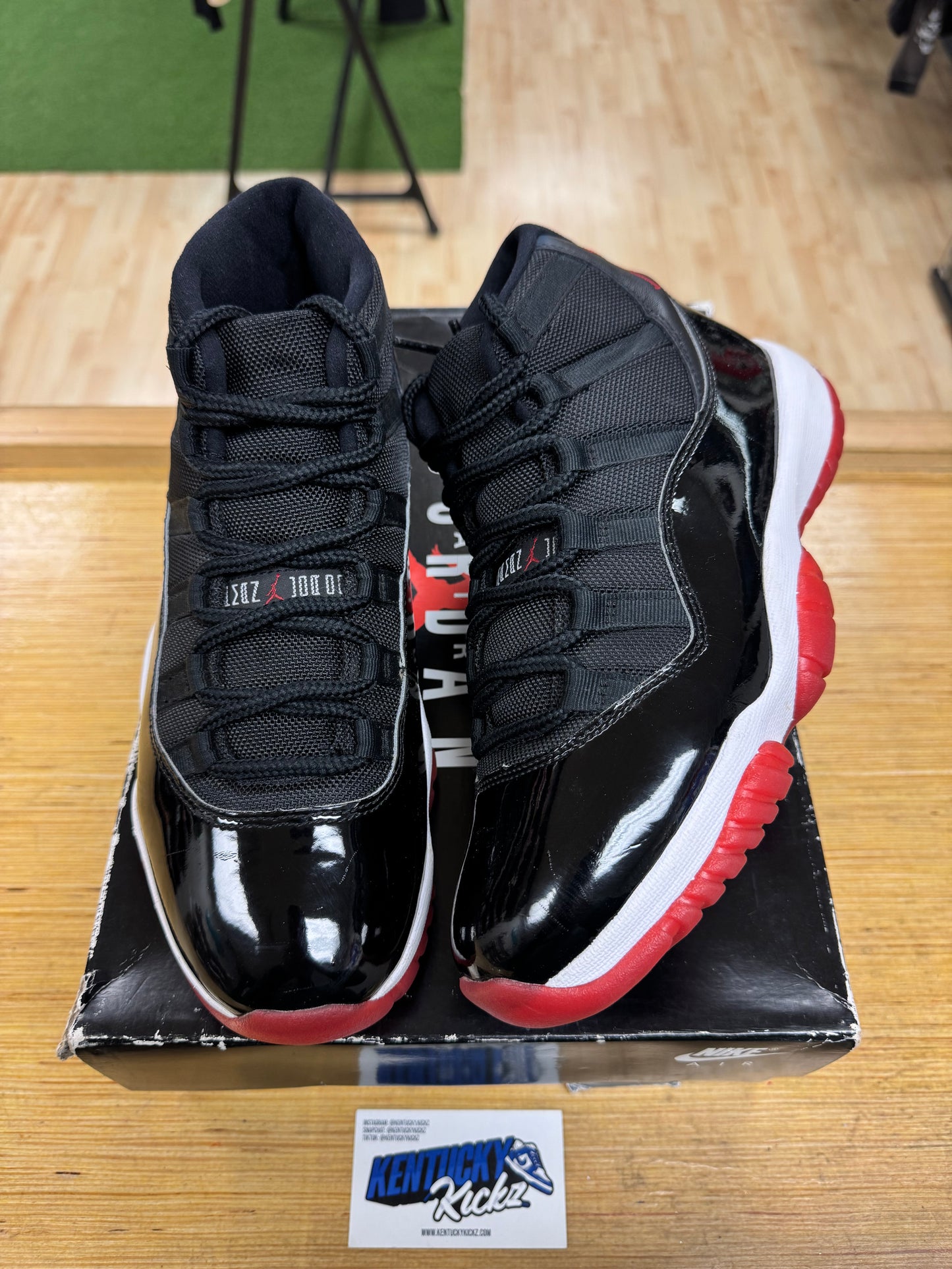 Jordan 11 Retro “Playoffs Bred” 2019 (Sz 8)