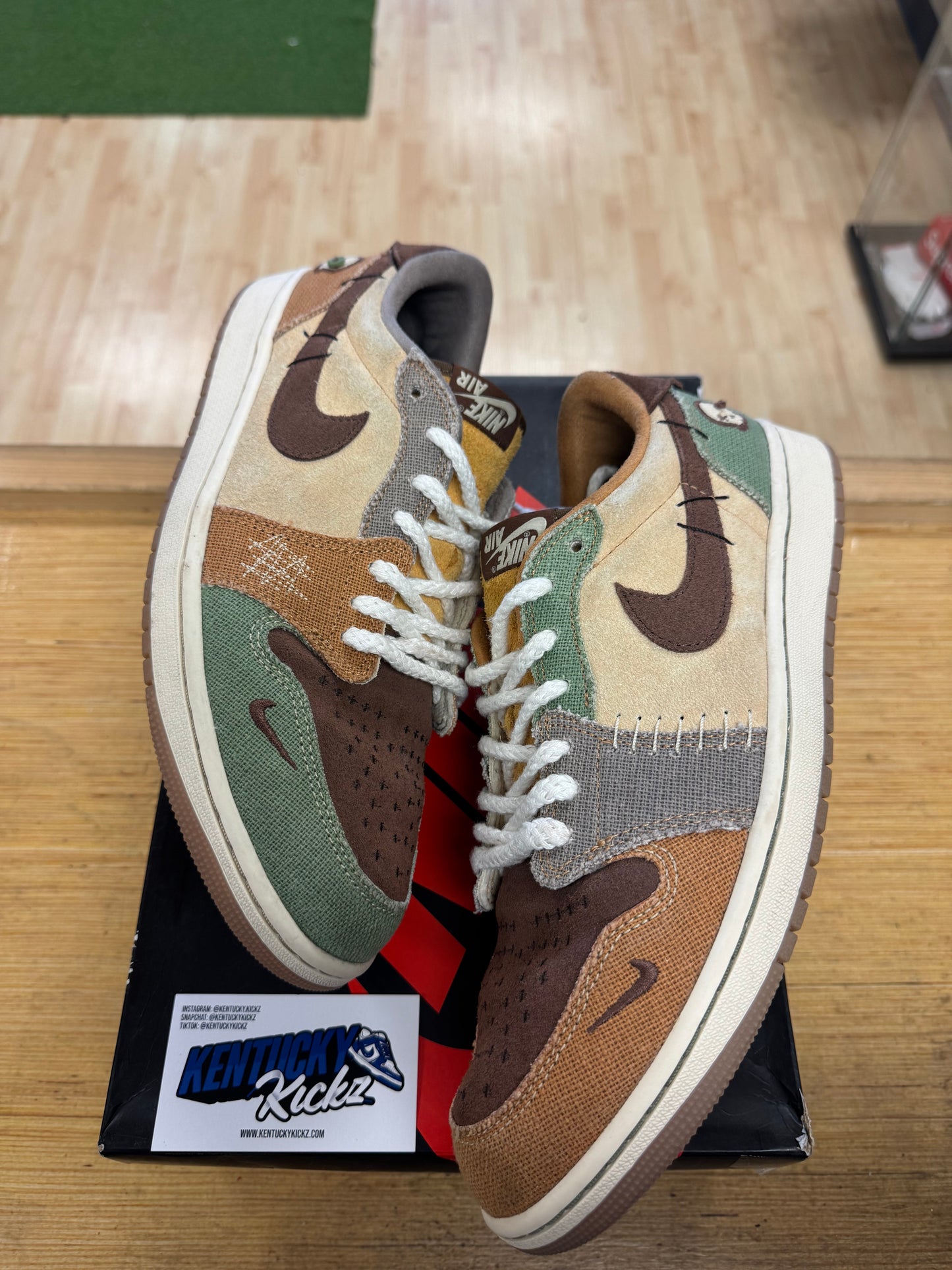 Jordan 1 Retro Low OG “Zion Williamson voodoo” (Sz 11.5)