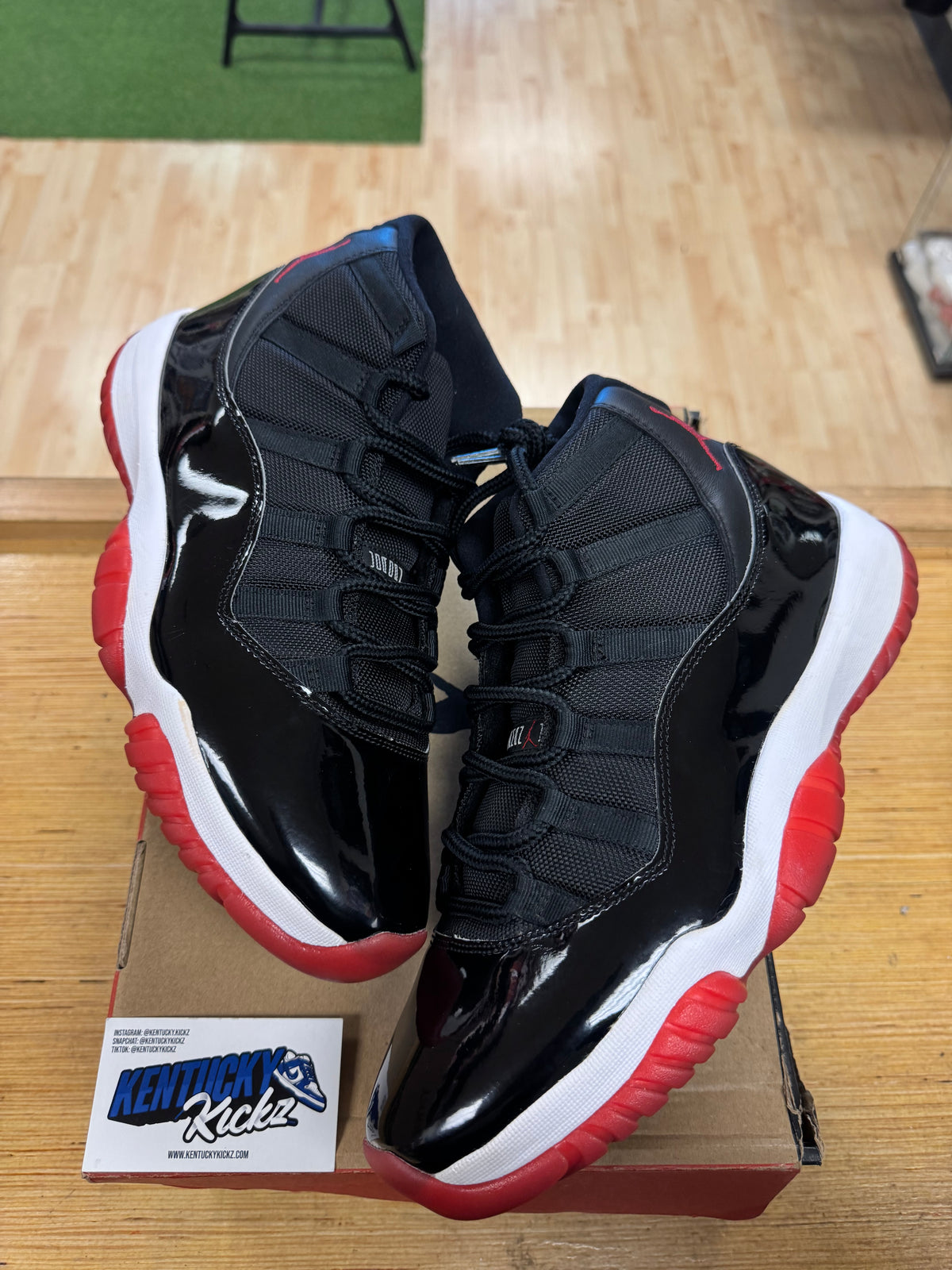 Jordan 11 Retro “Playoffs Bred” 2019 (Sz 11.5)