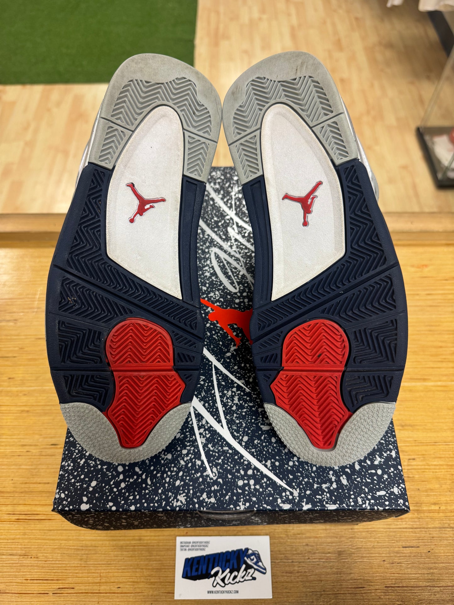 Jordan 4 Retro “Midnight Navy” (Sz 9.5)