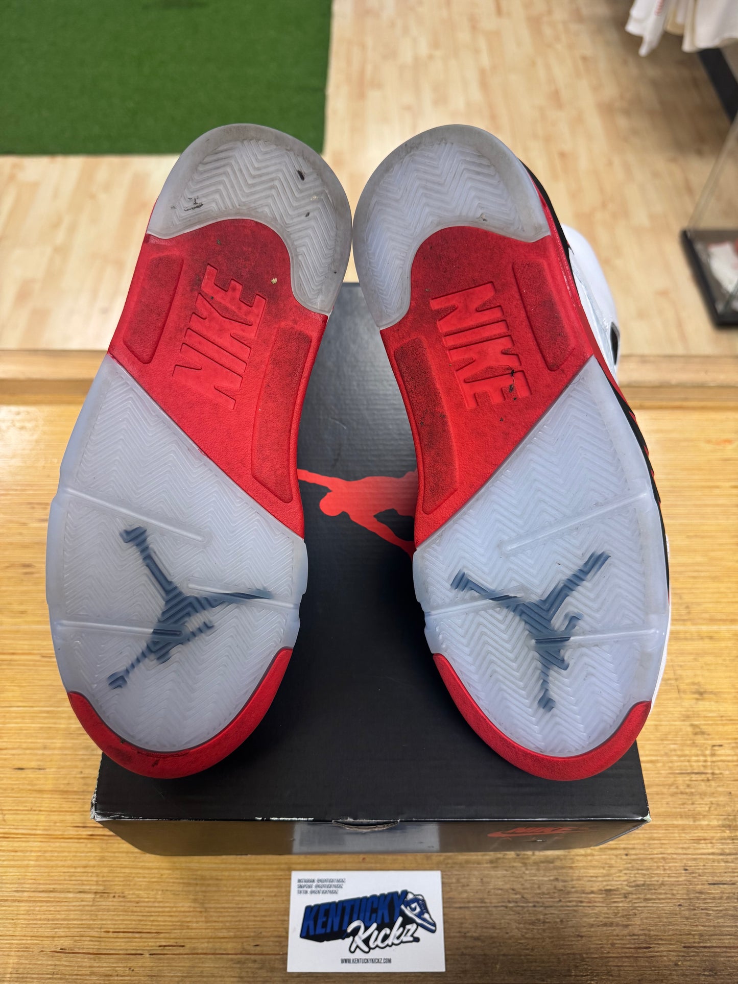 Jordan 5 Retro “Fire Red Black Tongue” 2025 (Sz 8.5)