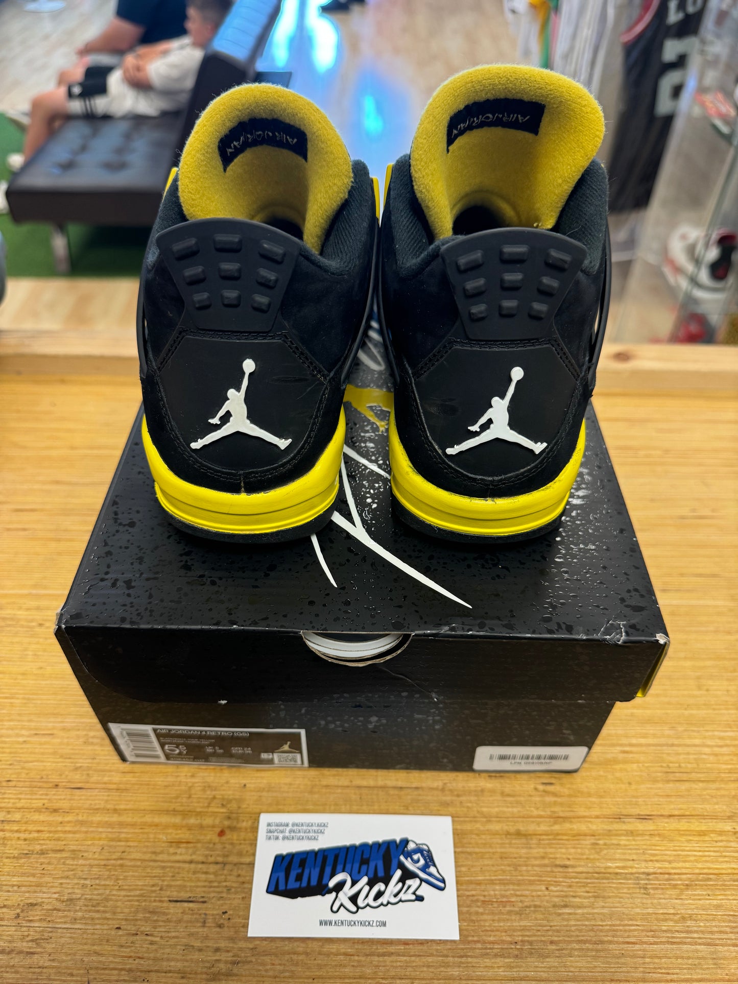 Jordan 4 Retro “Thunder” (Sz 5.5Y) (USED)