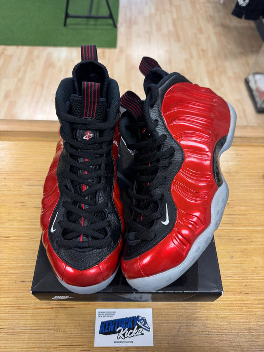 Air Foamposite One “Metallic Red” 2023 (Sz 10)