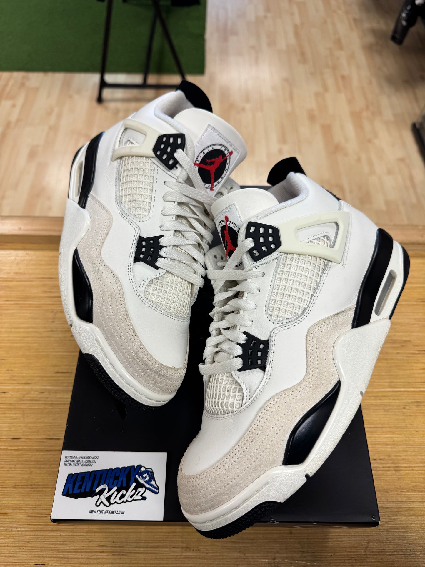 Jordan 4 Retro “Flight Club” (Sz 10)