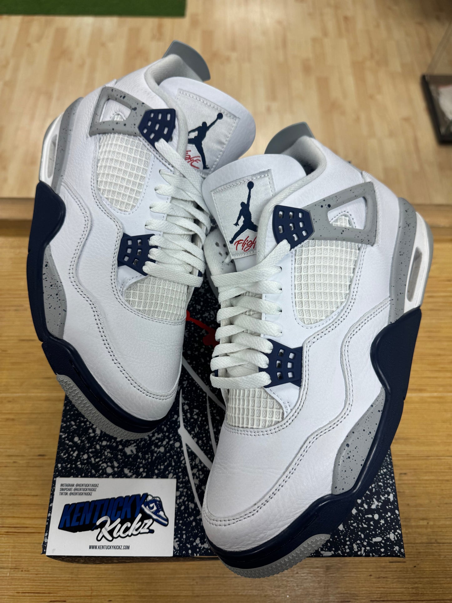 Jordan 4 Retro “Midnight Navy” (Sz 9.5)