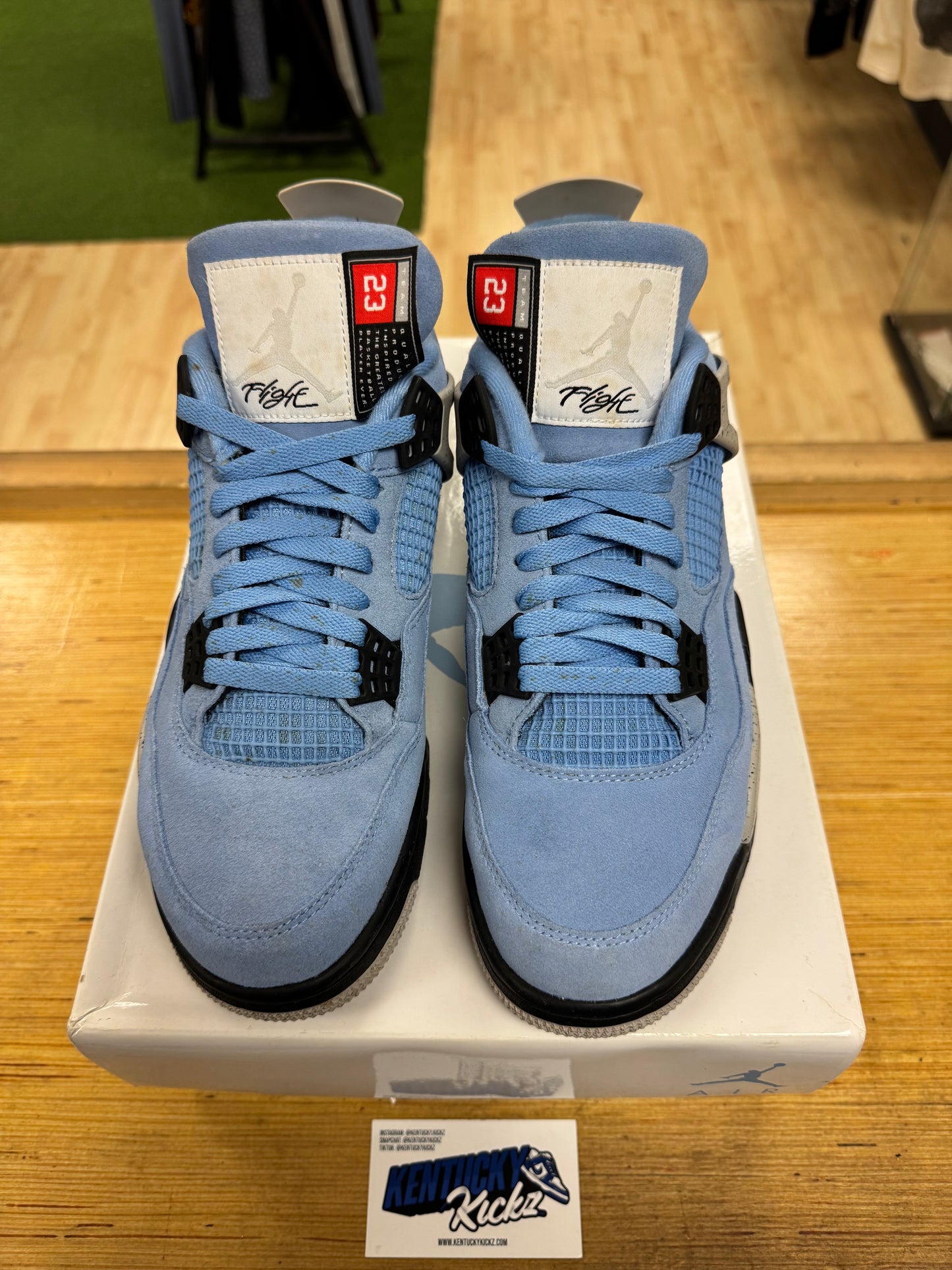 Jordan 4 Retro “University Blue” (Sz 10)