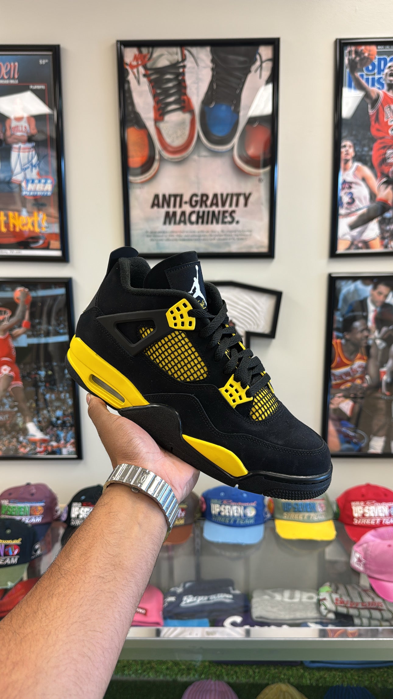 Jordan 4 Retro “Thunder” (Sz 10.5)