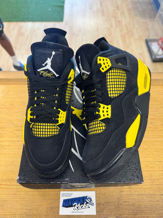 Jordan 4 Retro “Thunder” (Sz 7.5)