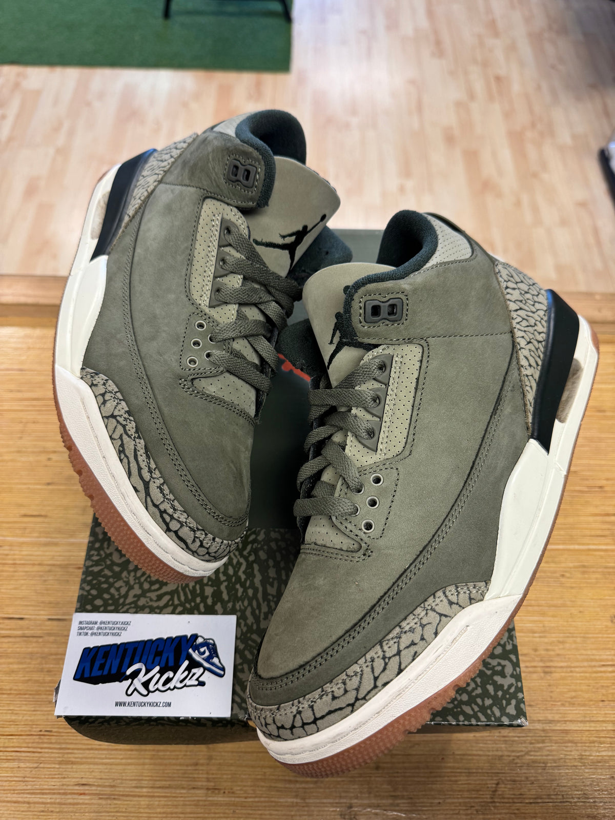 Jordan 3 Retro “Family Affair” (Sz 8.5)