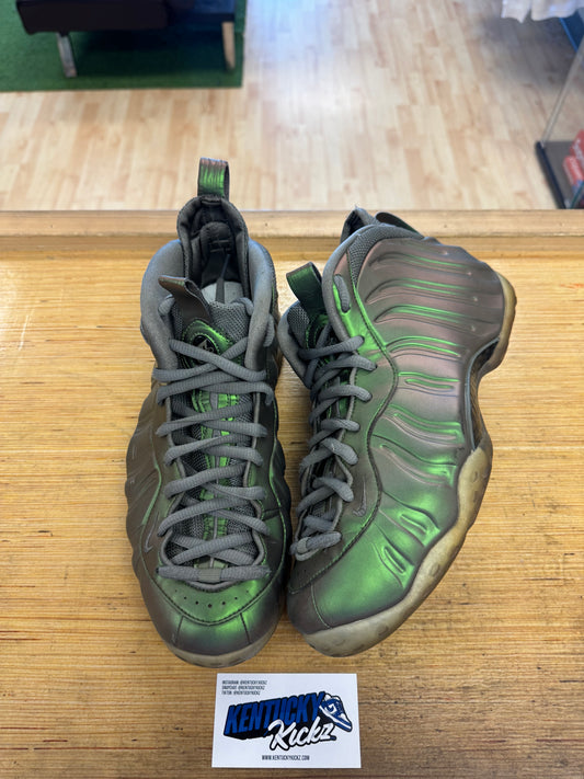 Air Foamposite One “Iridescent” (Sz 12W / 10.5 Men)