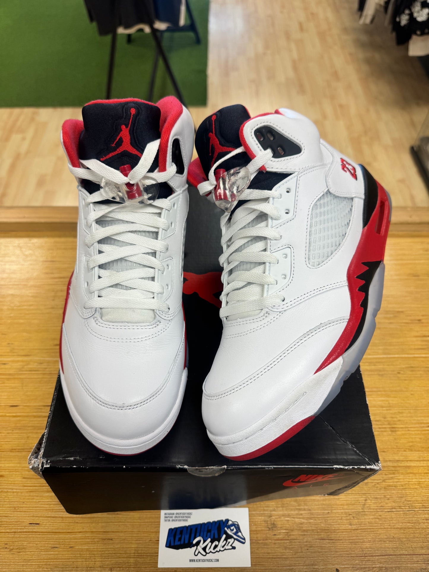 Jordan 5 Retro “Fire Red Black Tongue” 2025 (Sz 11)