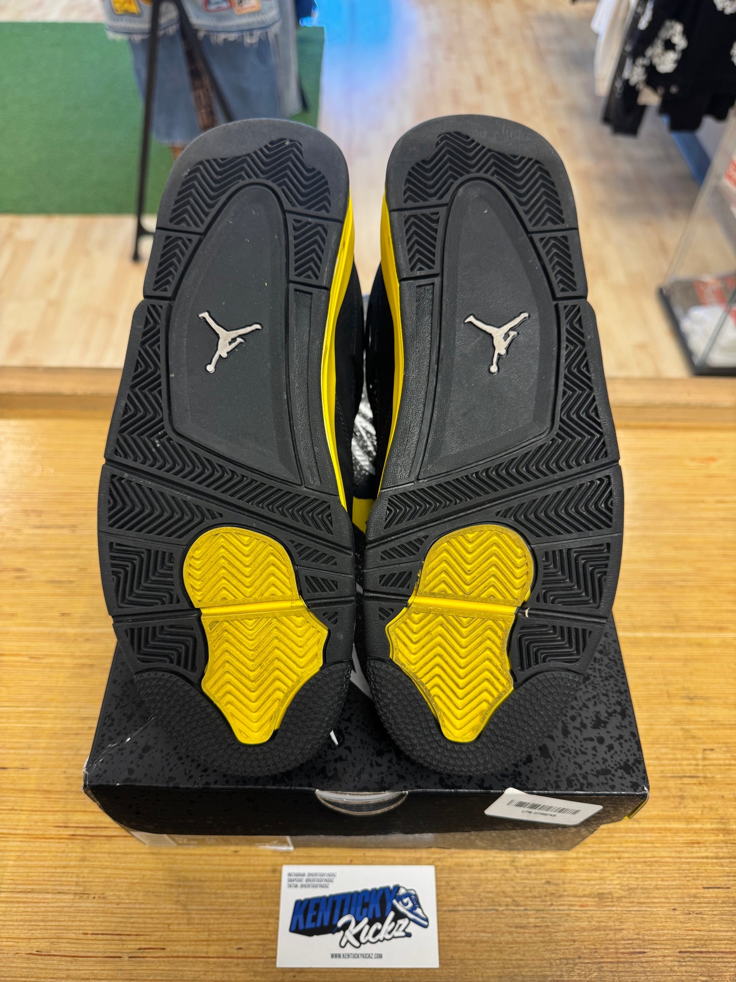 Jordan 4 Retro “Thunder” (Sz 10)