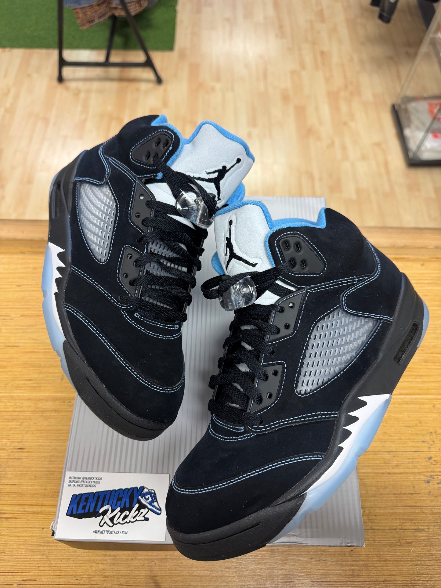 Jordan 5 Retro “Black University Blue” 2026 (Sz 9.5)