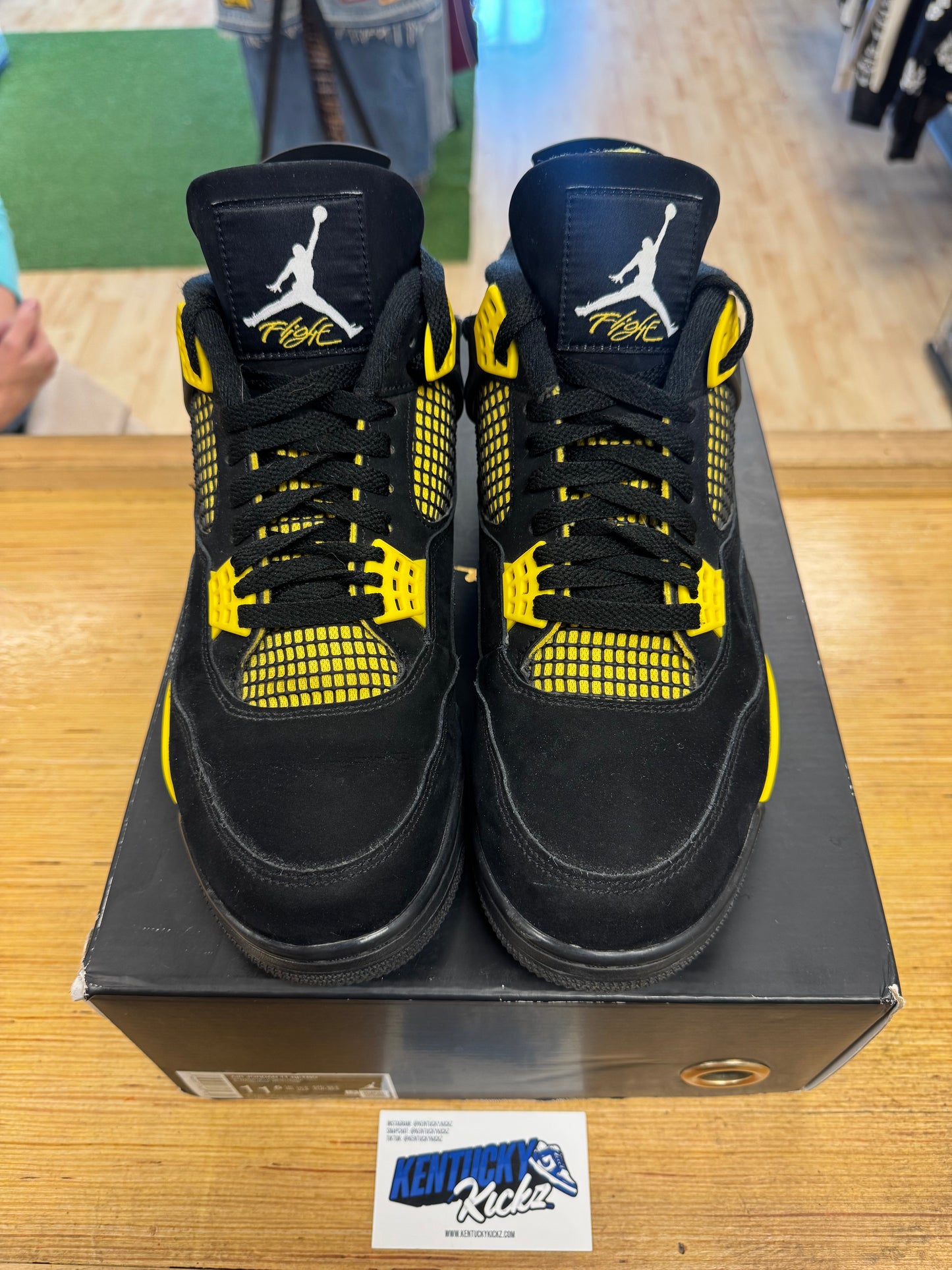 Jordan 4 Retro “Thunder” (Sz 11)