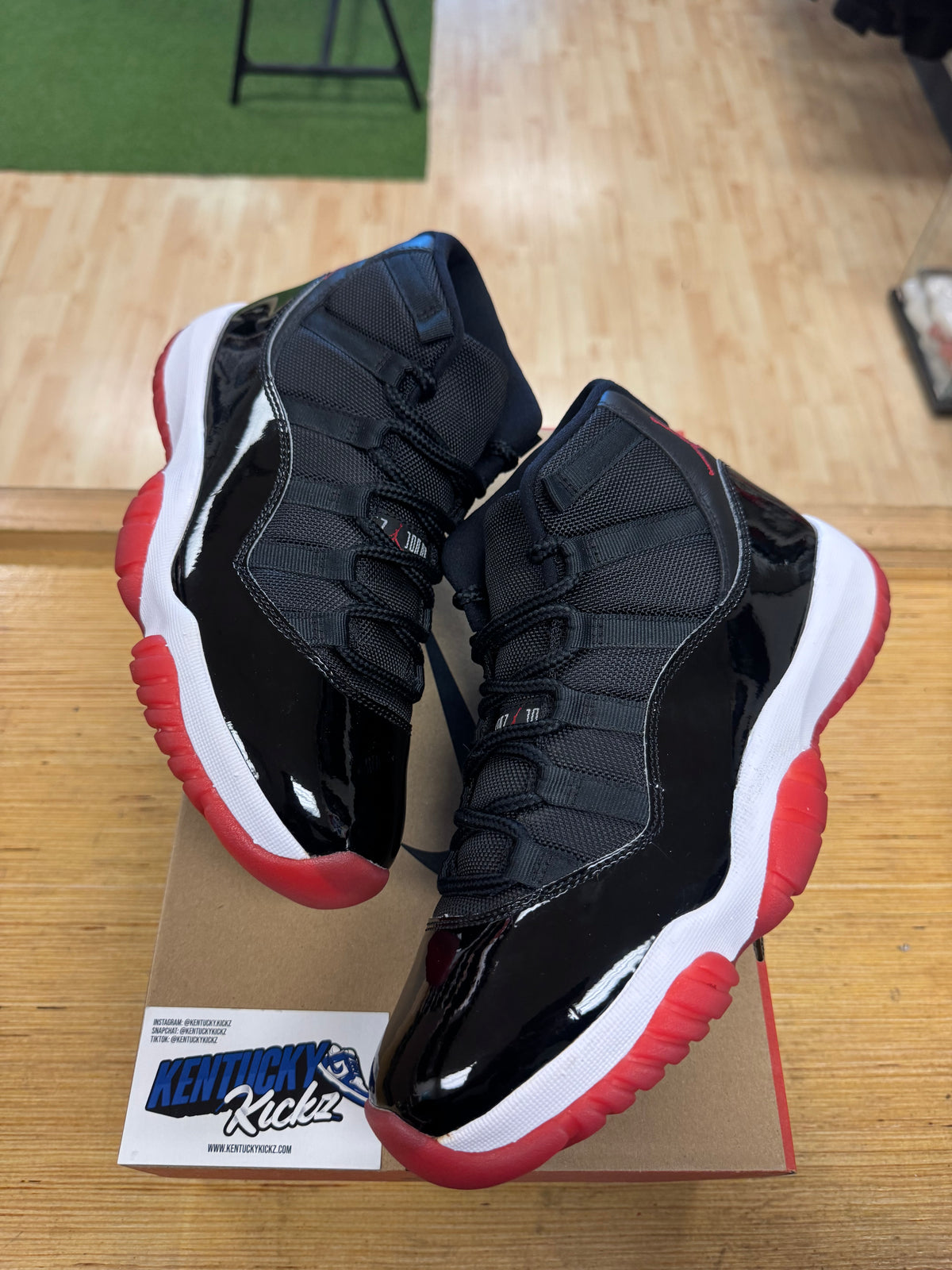 Jordan 11 Retro “Playoffs Bred” 2019 (Sz 8.5)