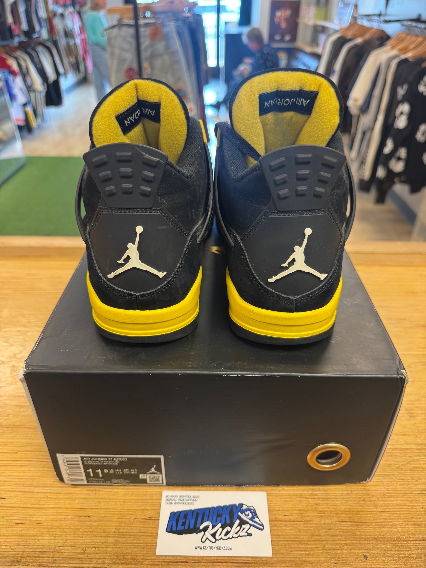 Jordan 4 Retro “Thunder” (Sz 11)