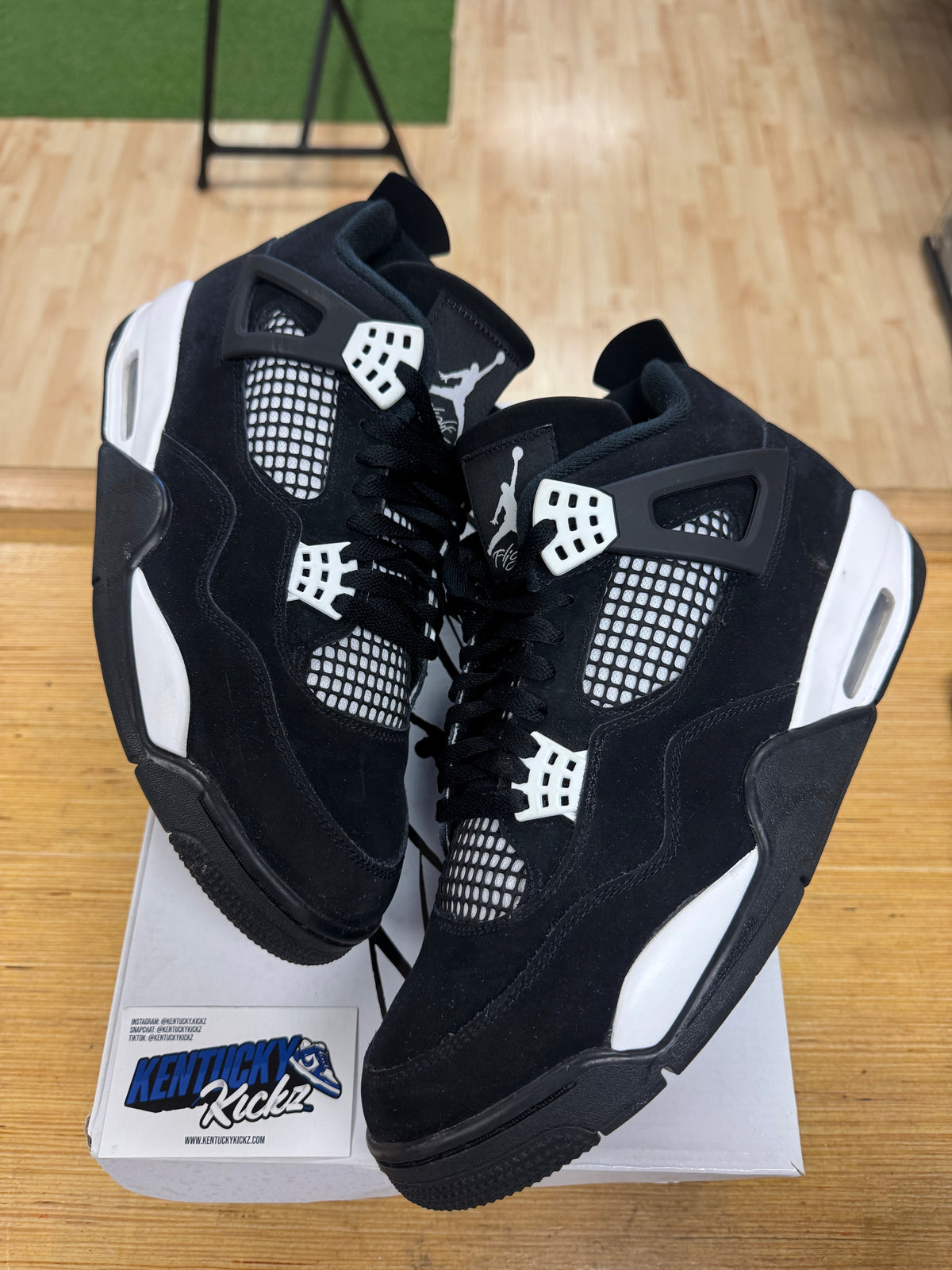 Jordan 4 Retro “White Thunder” (Sz 12)