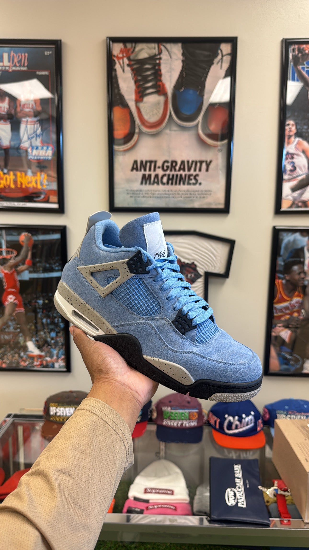 Jordan 4 Retro “University Blue” (Sz 11)