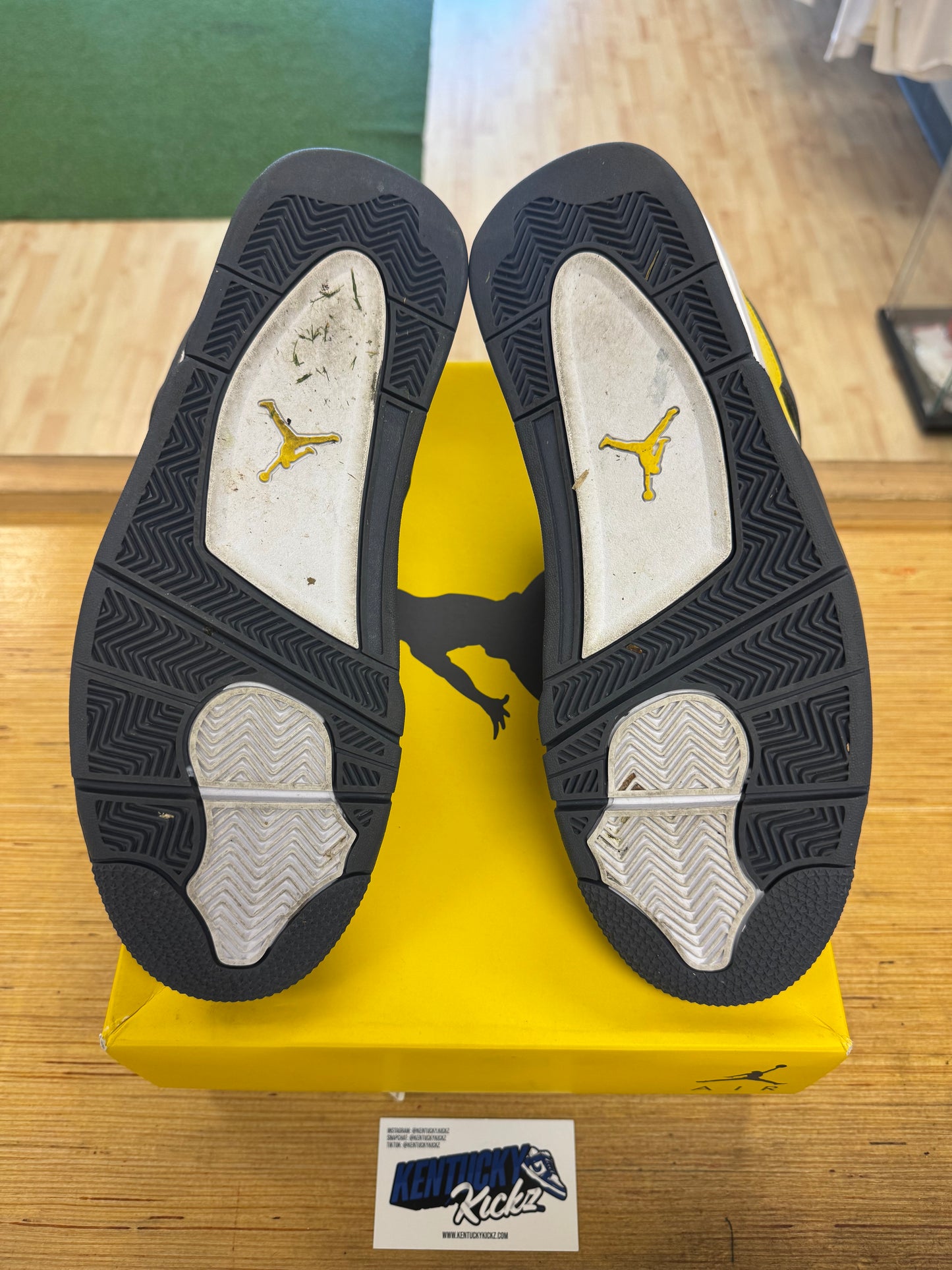 Jordan 4 Retro “Lightning” (Sz 11)