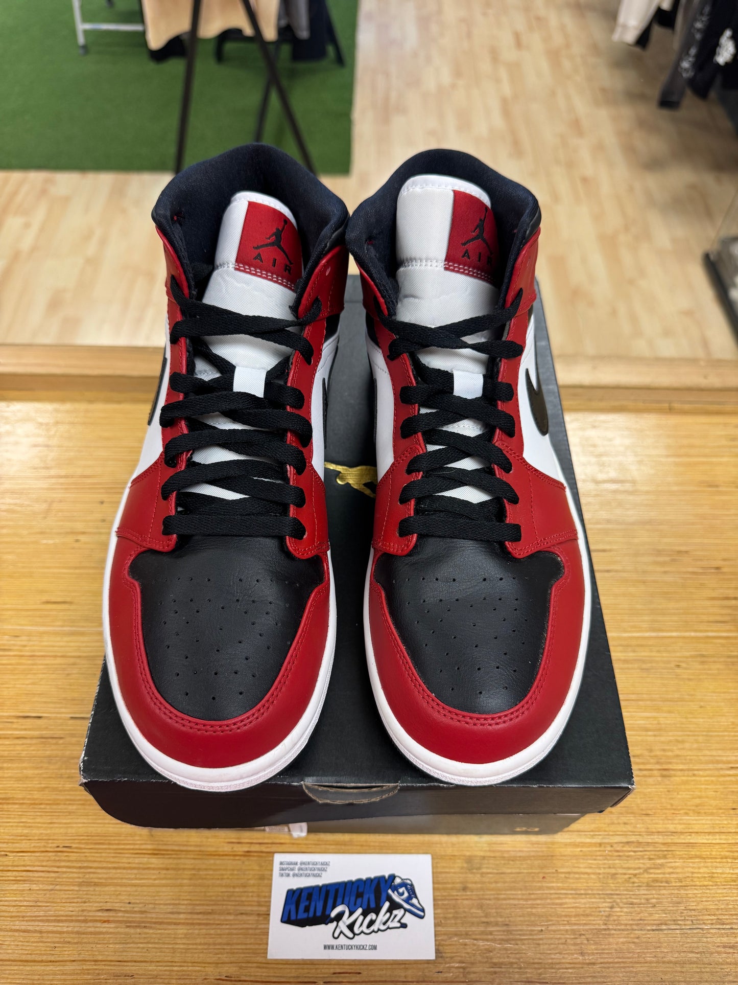 Jordan 1 Mid “Chicago Toe” (Sz 11)
