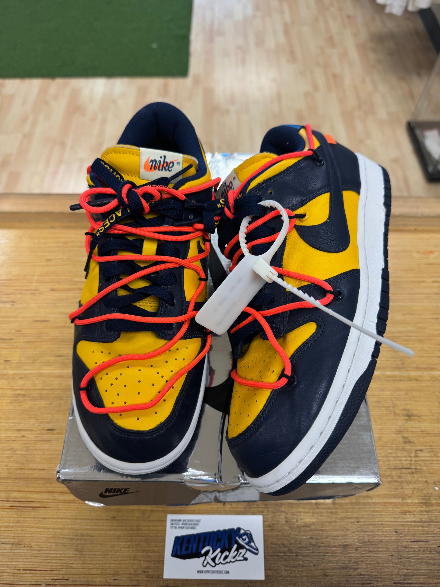 Dunk Low “Off-White University Gold”