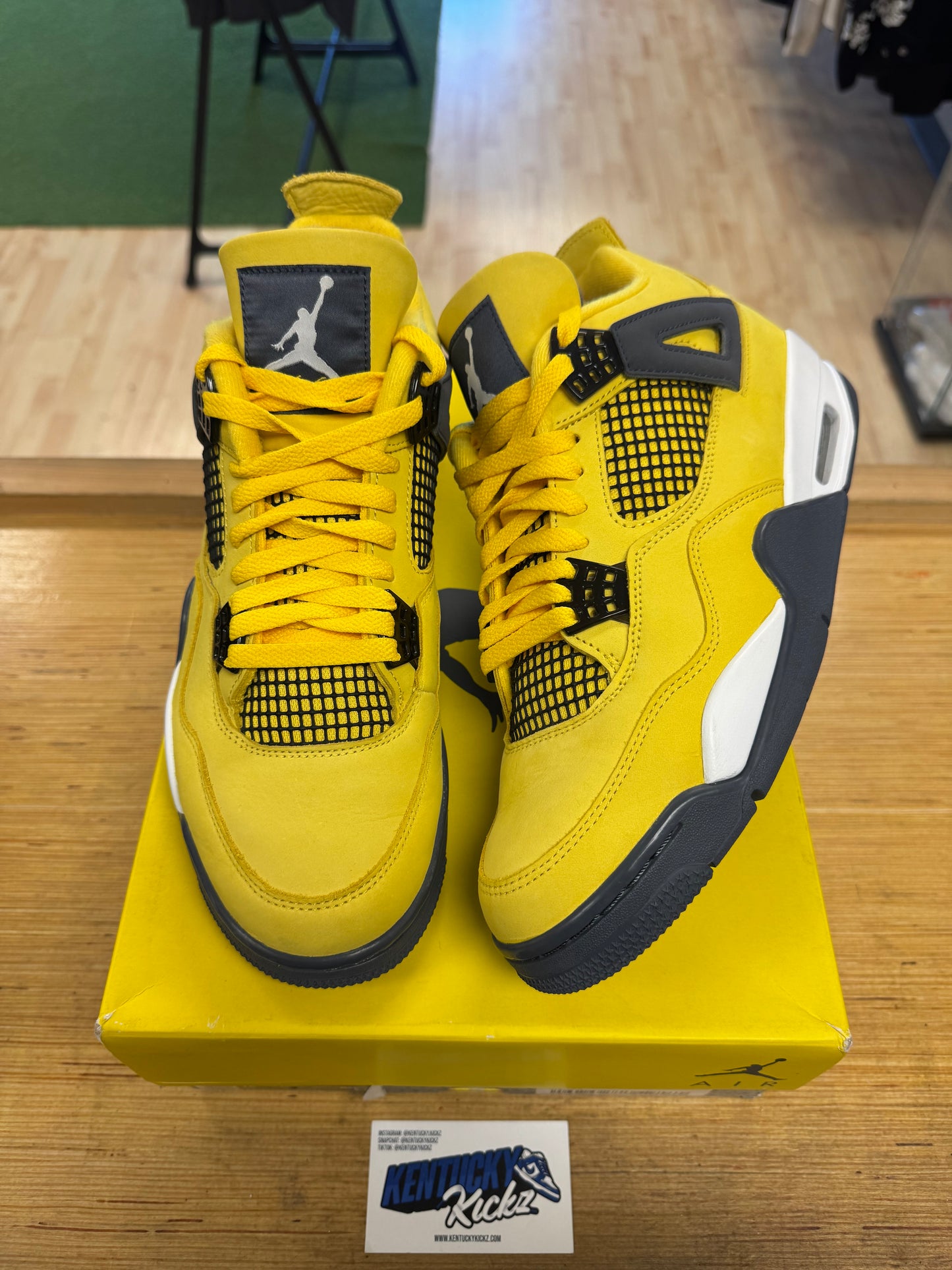 Jordan 4 Retro “Lightning” 2021 (Sz 10.5)