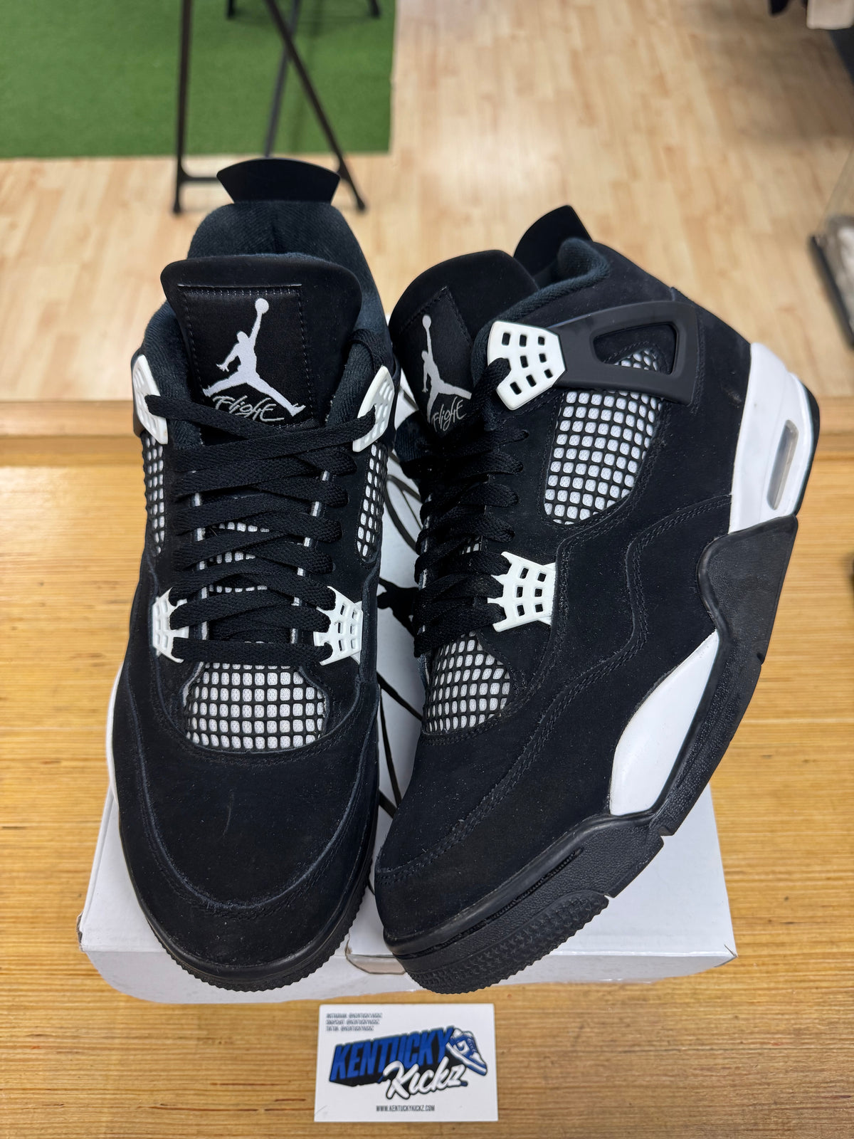 Jordan 4 Retro “White Thunder” (Sz 12)