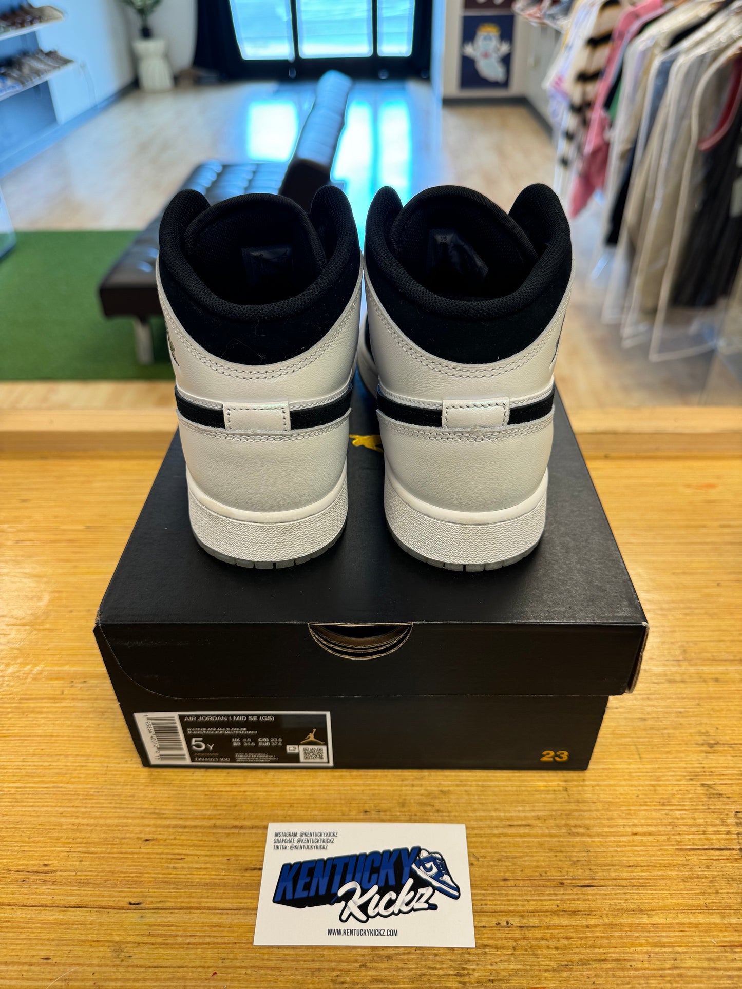 Jordan 1 Mid “Diamond Short” (Sz 5Y)