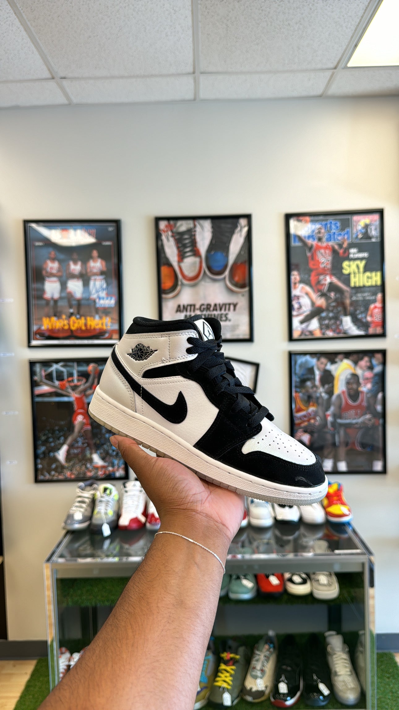 Jordan 1 Mid “Diamond Short” (Sz 5Y)