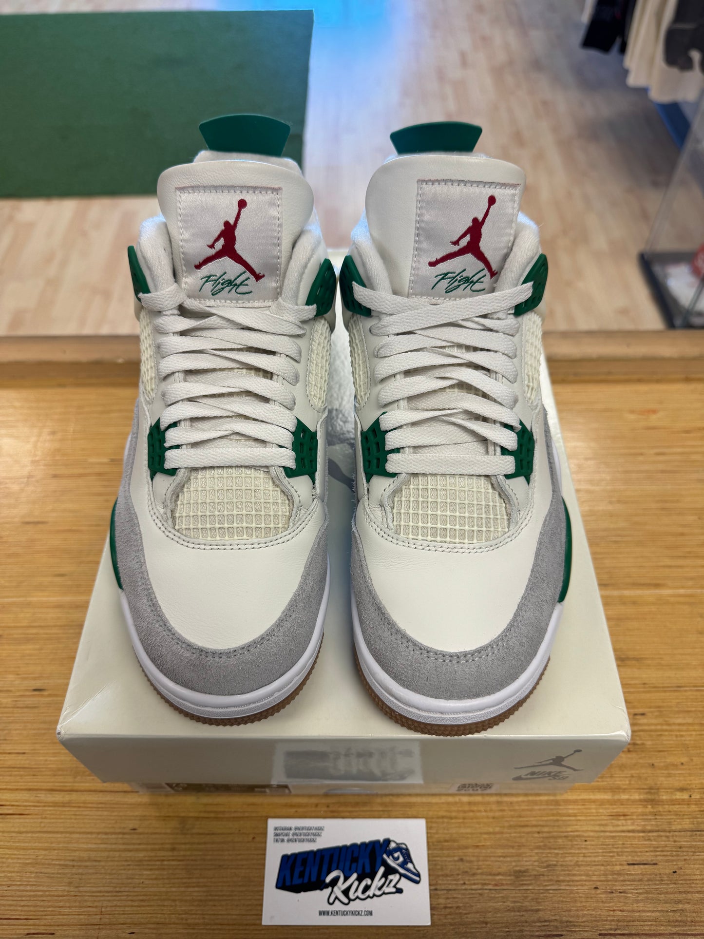 Jordan 4 Retro SB “Pine Green” (Sz 7.5)